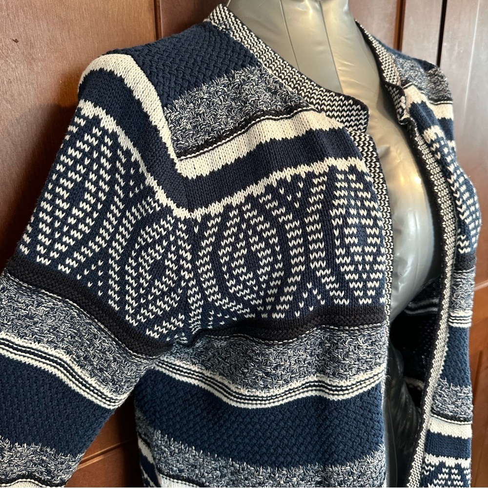 Open cardigan. Navy blue and white